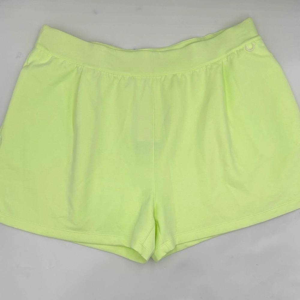 Nike 24.7 ImpossiblySoft Dri-FIT 4” Shorts in Barely Volt